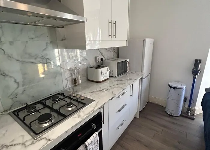 Spacious Central Brighton Apartment