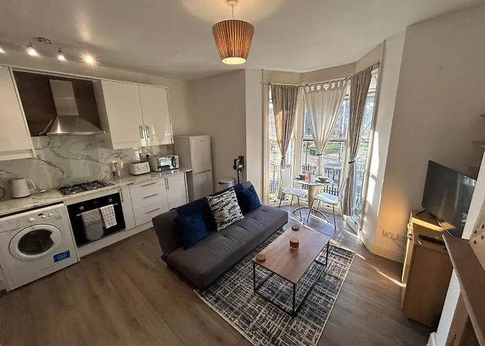 Spacious Central Brighton Apartment