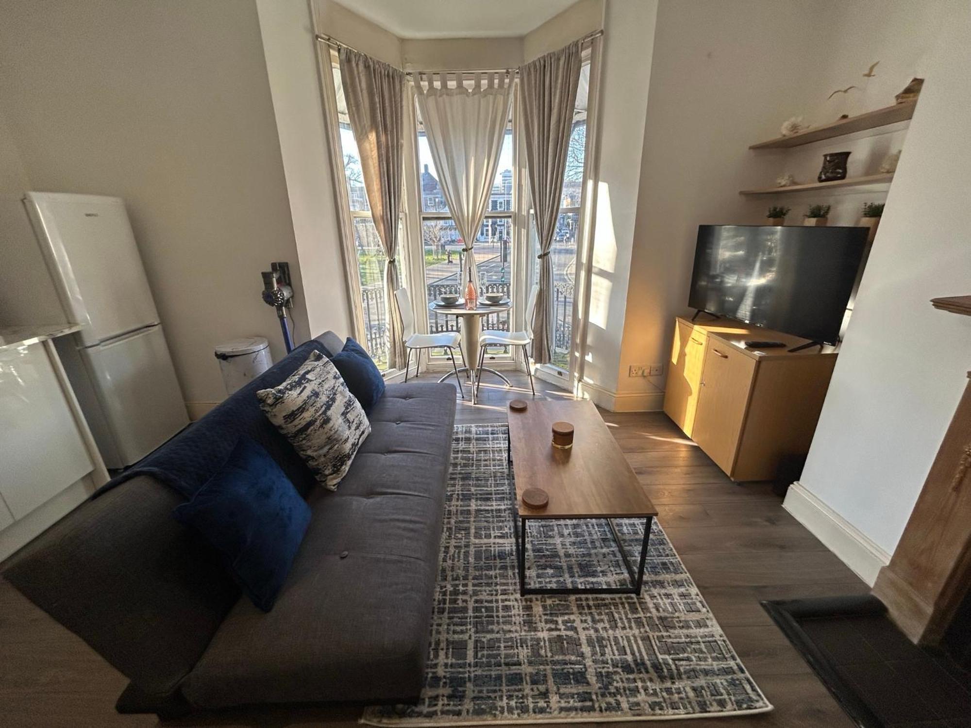 Spacious Apartment Brighton